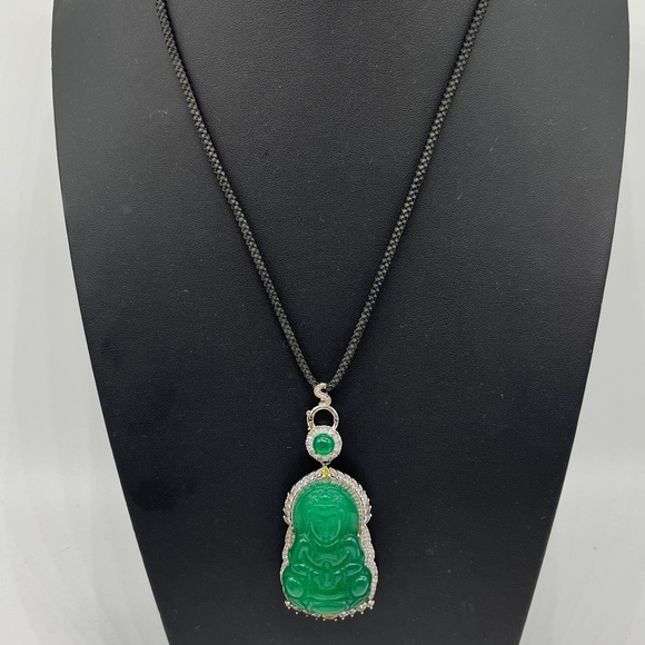 Mens Green Nephrite Guanyin hard stone pendant on 30 inch adjustable cord - Picture 5 of 11